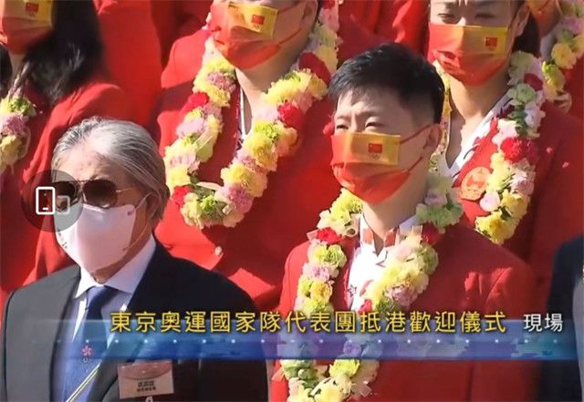 偷偷地在厨房作爱